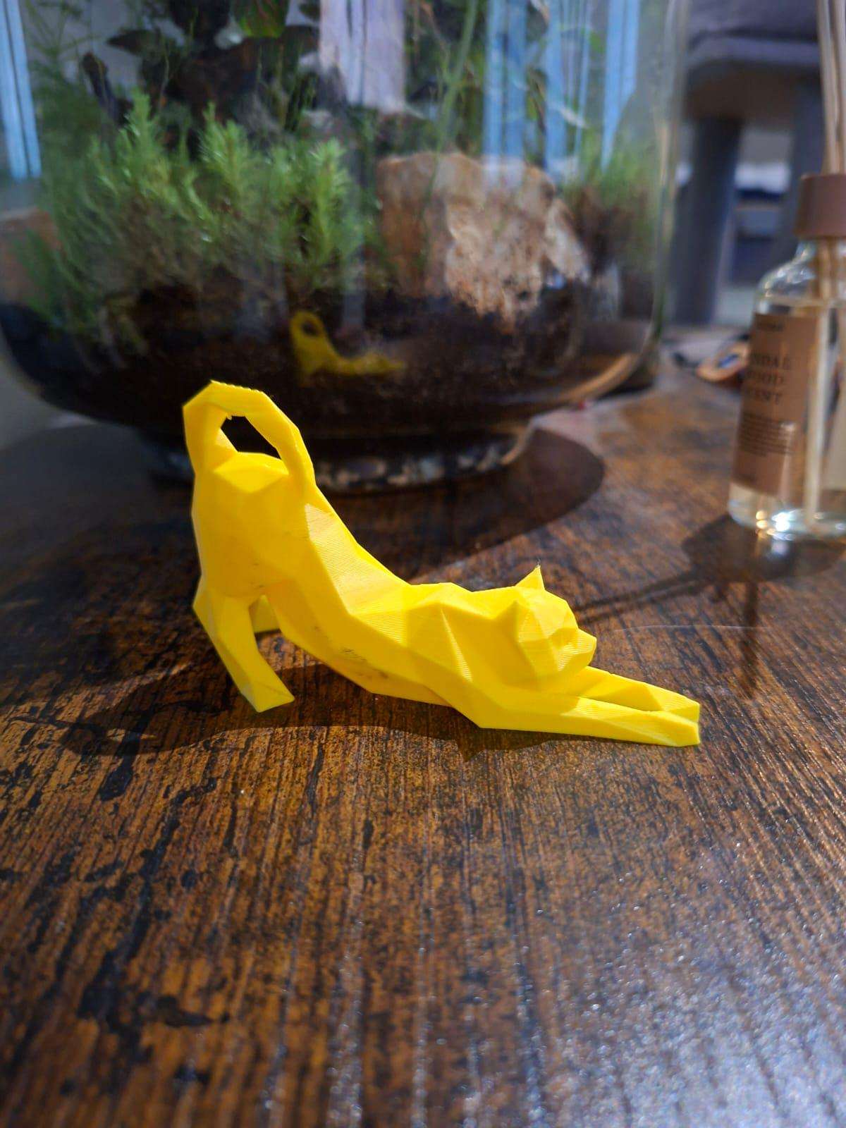 Statue Chat qui S'Étire 3D - Sculpture Low Poly