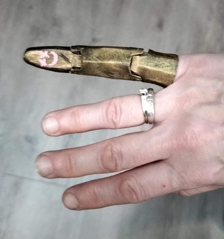 Doigt Mécanique Imprimé en 3D – Accessoire Cosplay Steampunk & Futuriste – Déco Geek Industrielle
