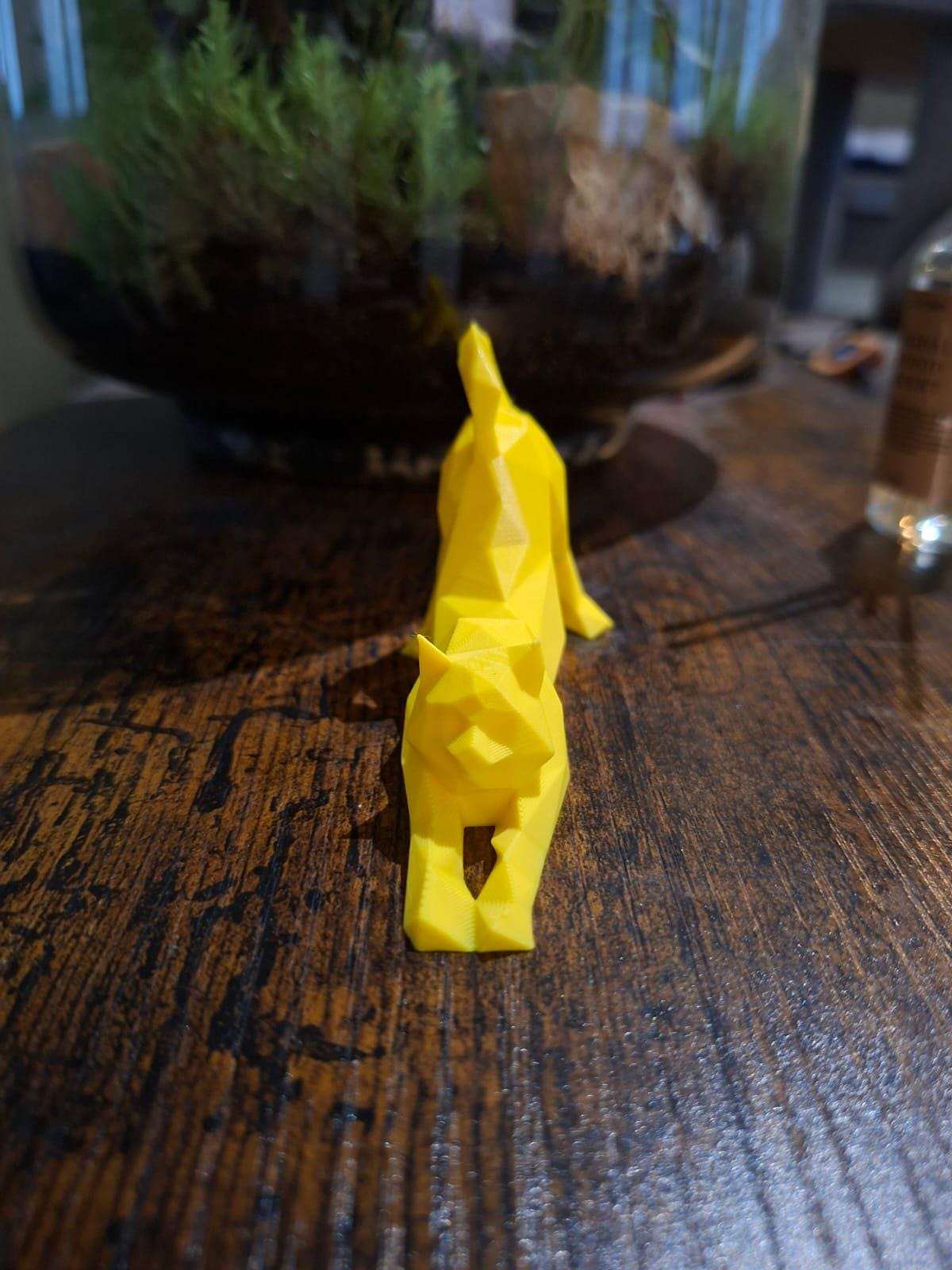 Statue Chat qui S'Étire 3D - Sculpture Low Poly