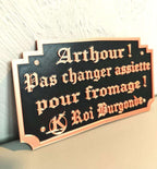 Cadre Kaamelott – Citation Roi Burgonde « Arthur, pas changer assiette pour fromage »