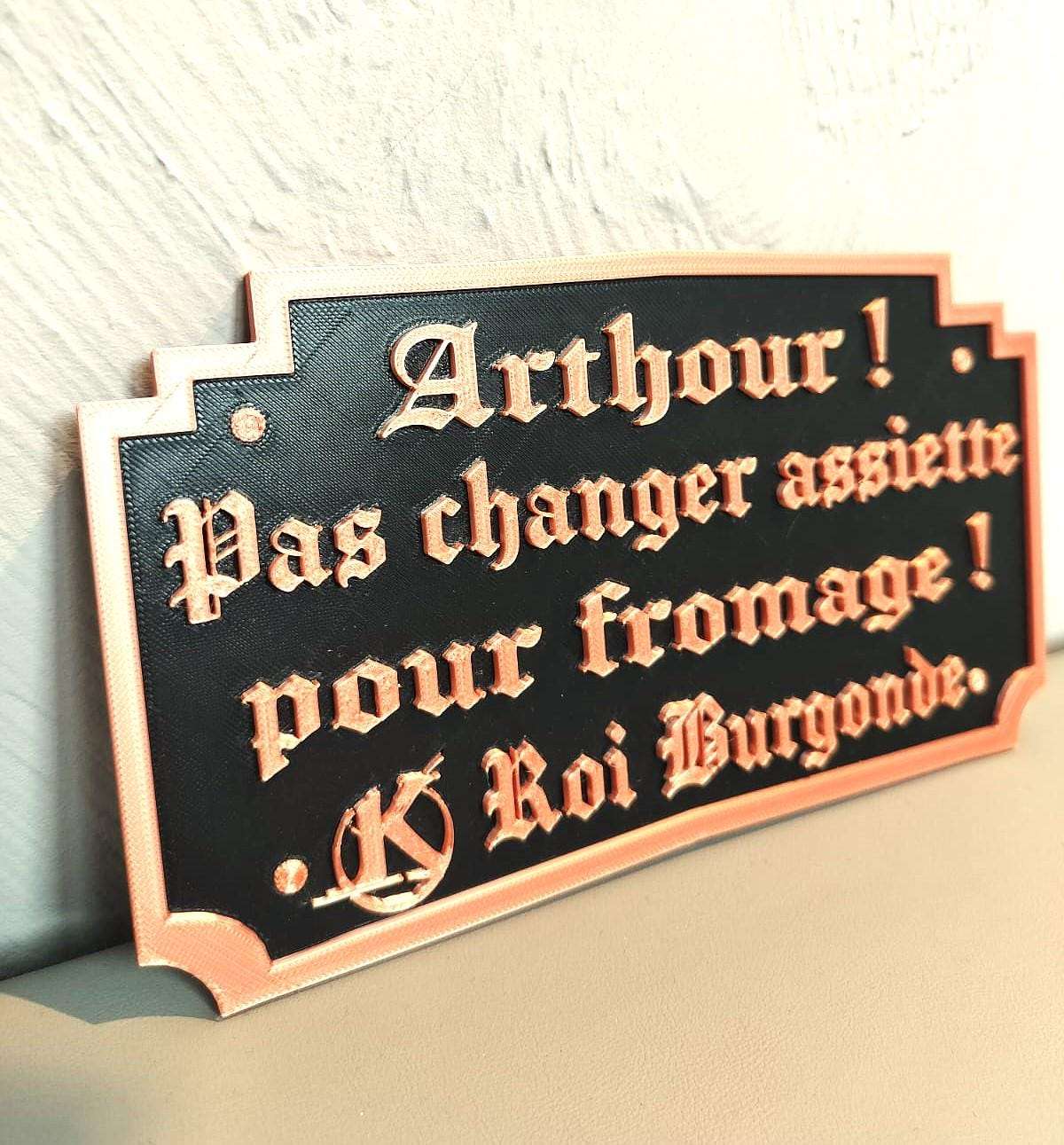 Cadre Kaamelott – Citation Roi Burgonde « Arthur, pas changer assiette pour fromage »