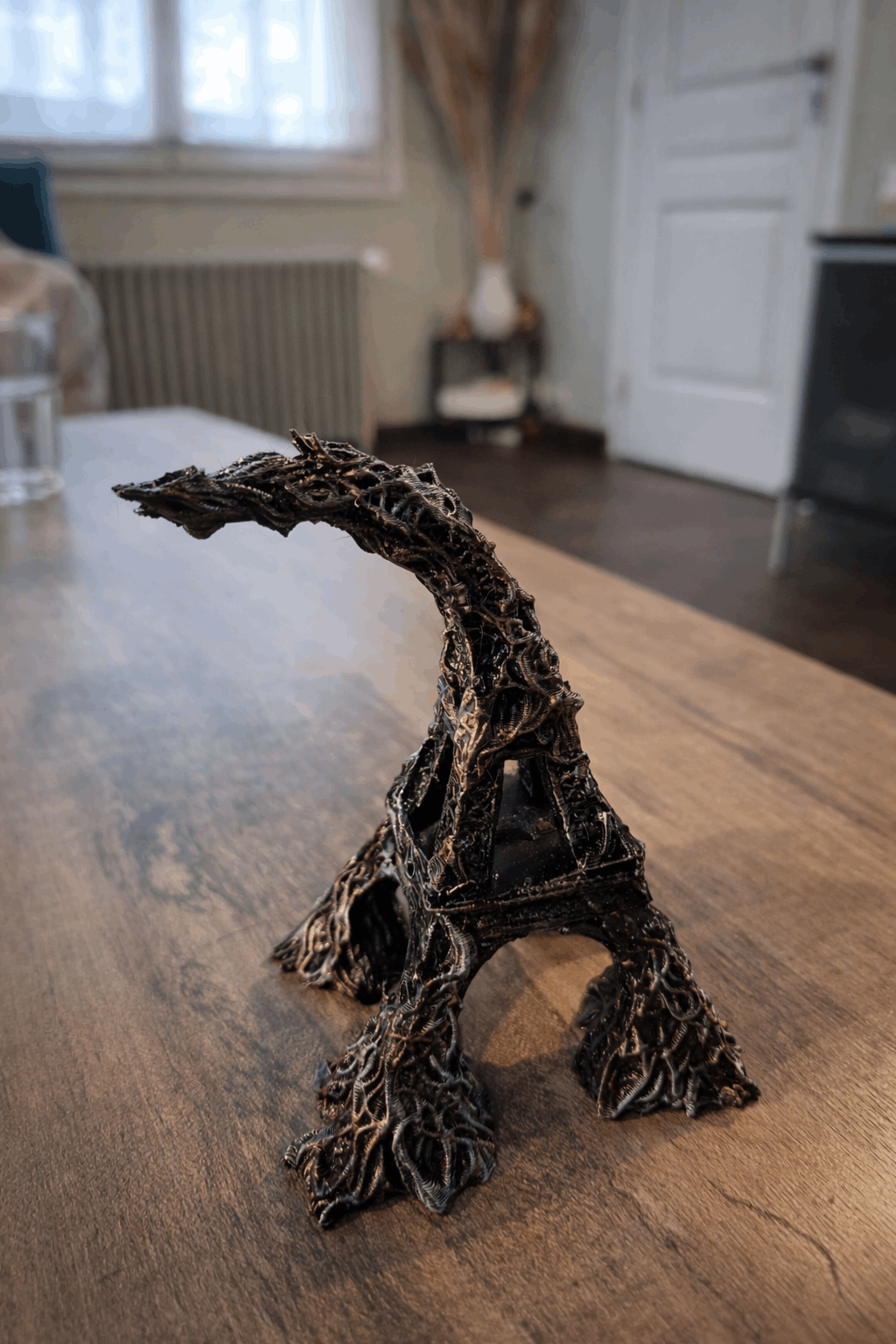 Tour Eiffel Post-Apocalyptique 3D - Figurine Peinte Main - Déco Geek Gaming