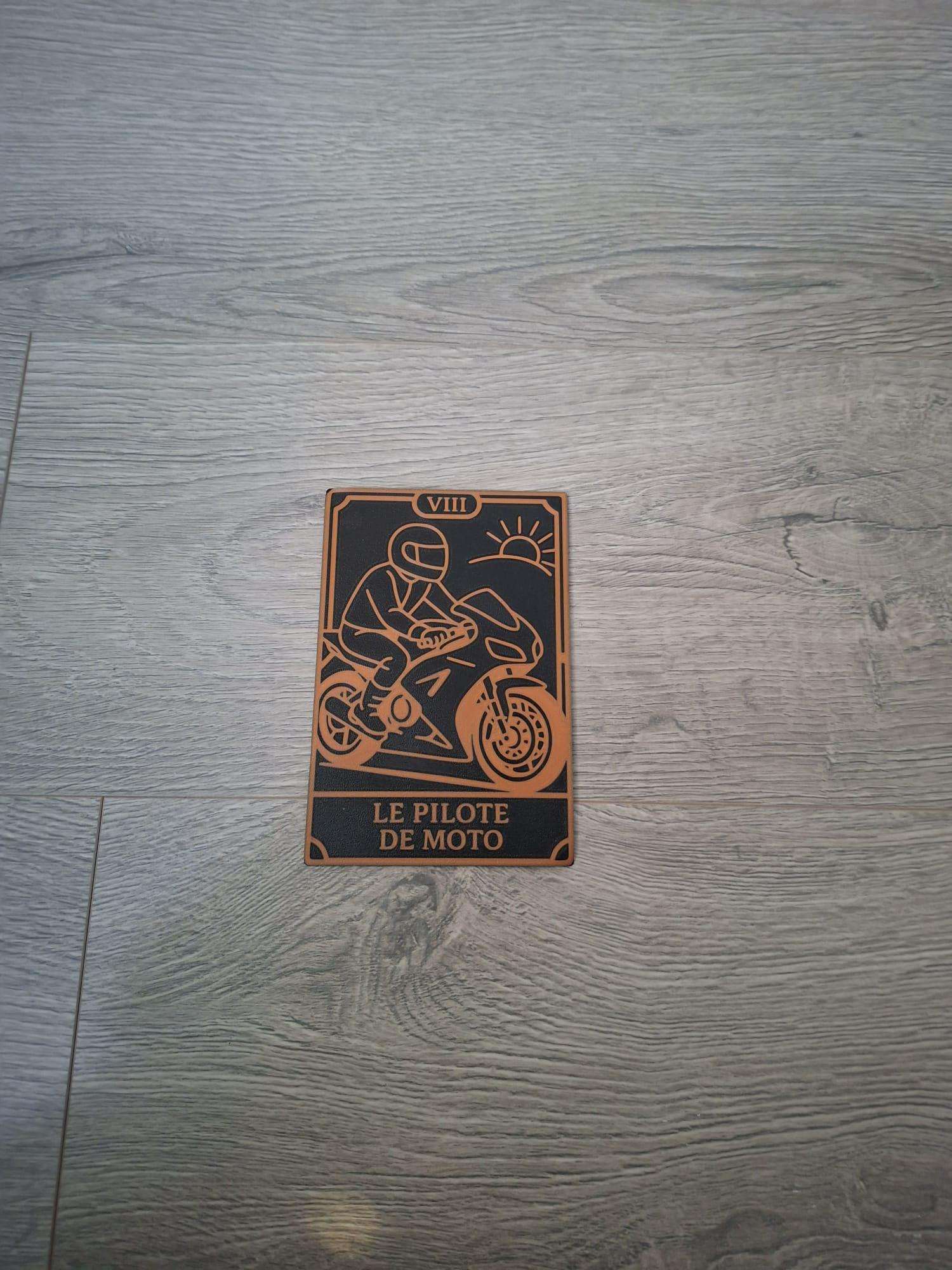 Carte Tarot "Le Pilote de Moto" - Tarot des Métiers Cuivre & Noir - Déco Biker