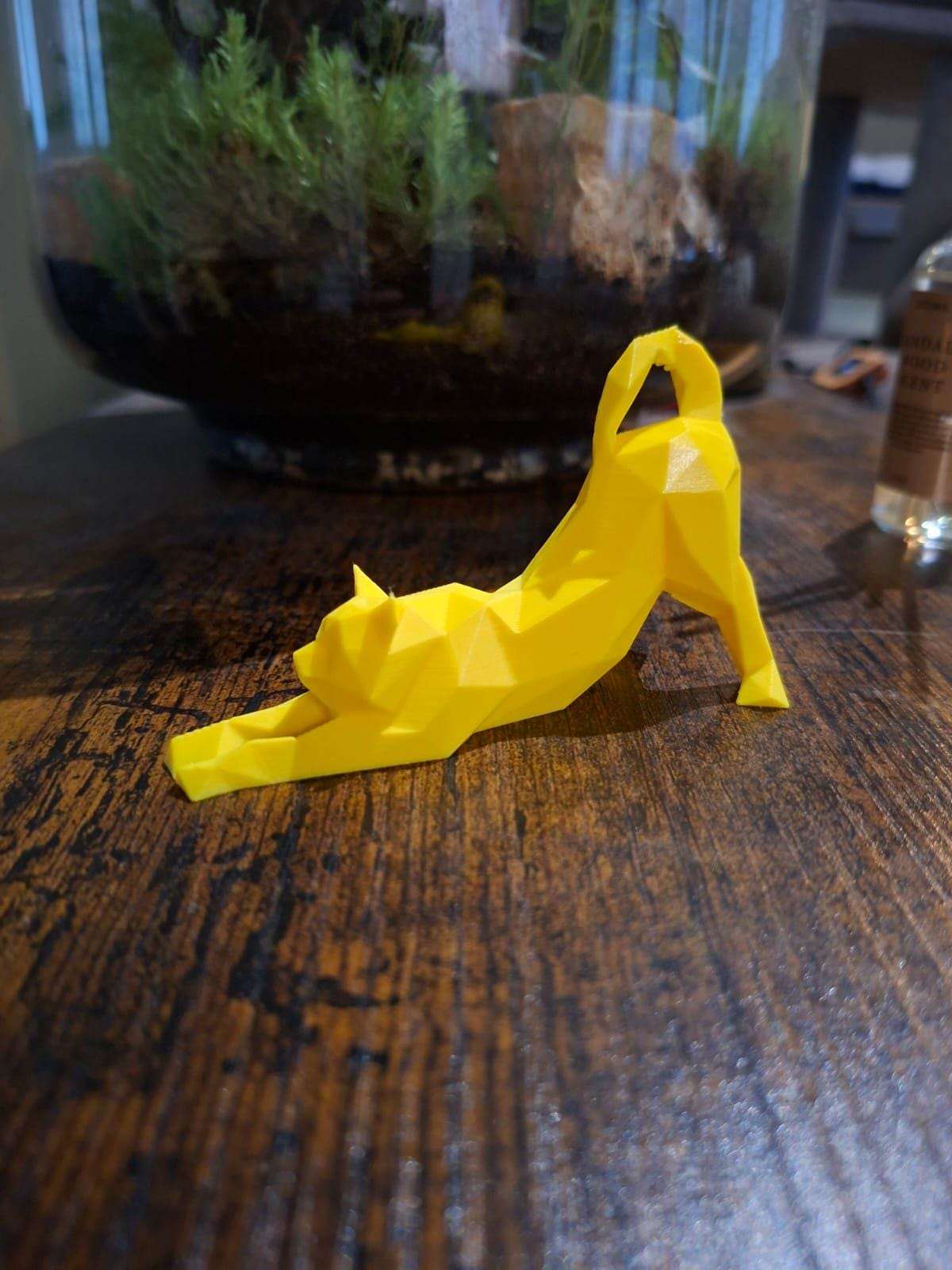 Statue Chat qui S'Étire 3D - Sculpture Low Poly
