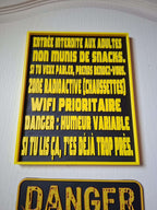 Plaque Humour "Adults Prohibited" - Déco Chambre Ado - Panneau 3D Jaune-Noir